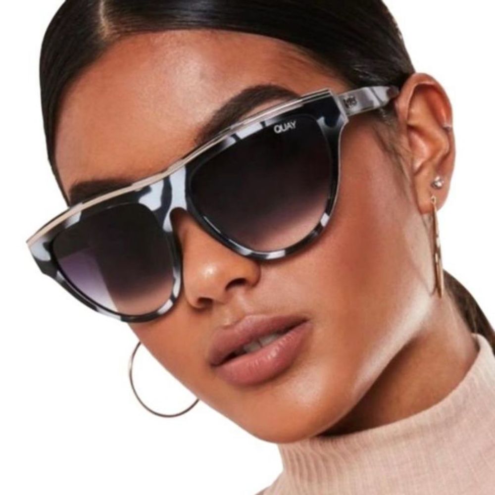 Quay Flight Risk Marble Sunglasses